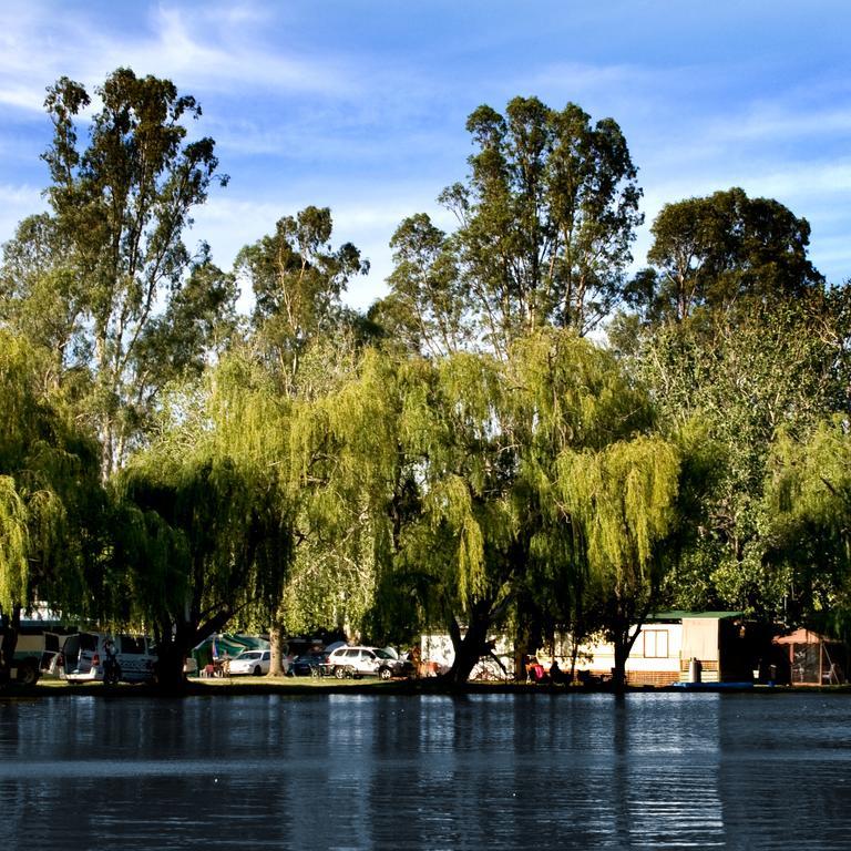 Cohuna Waterfront Holiday Park Extérieur photo