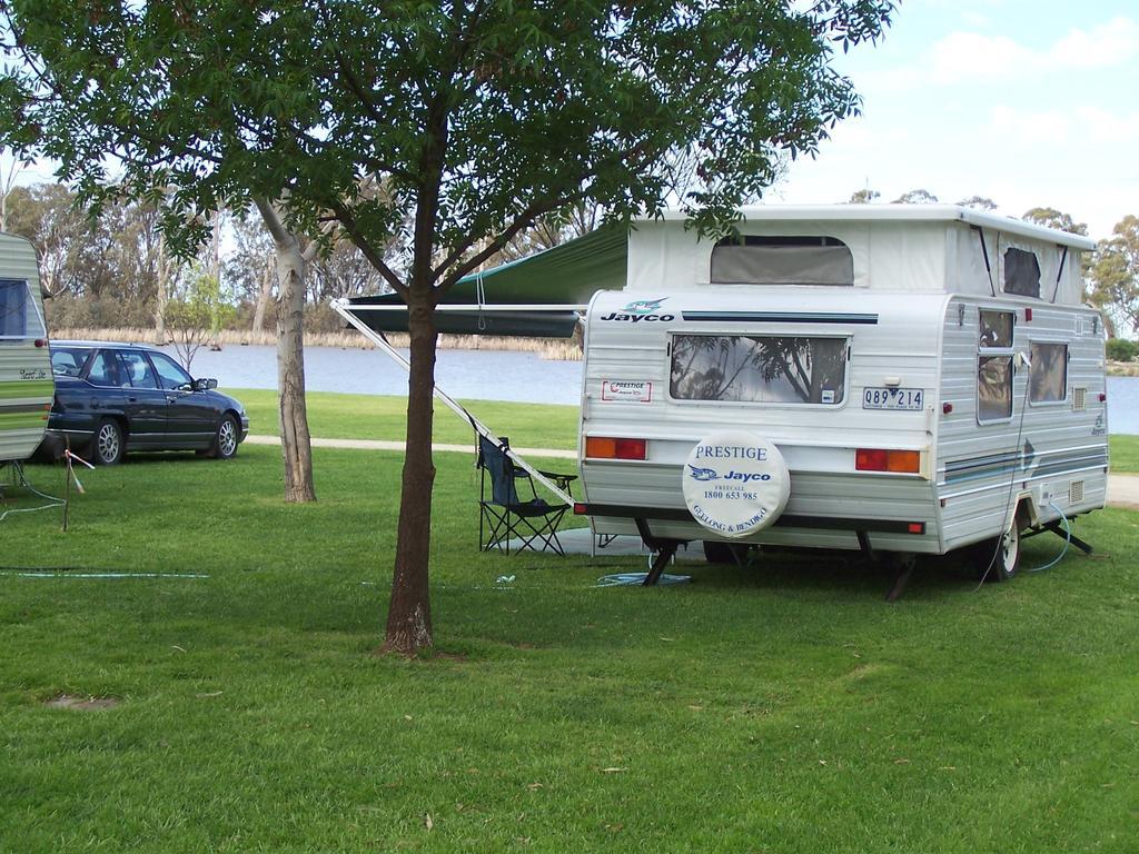 Cohuna Waterfront Holiday Park Extérieur photo
