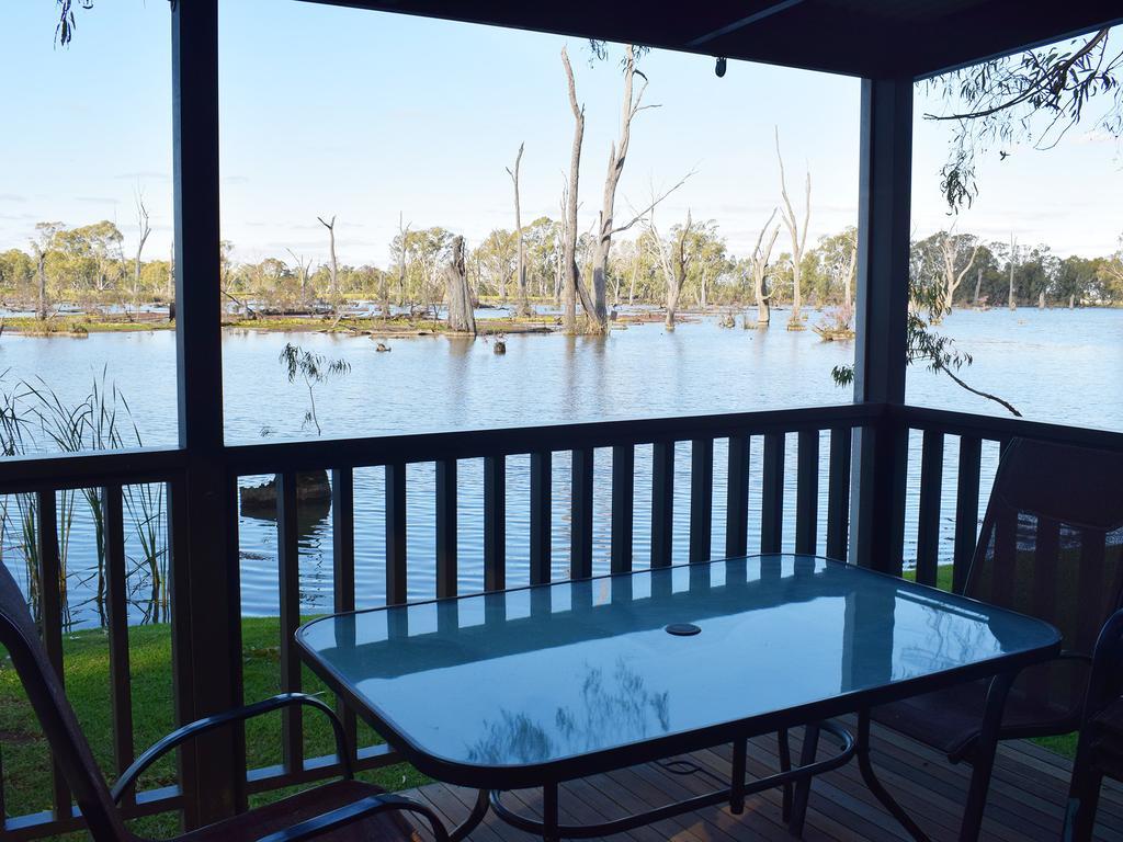 Cohuna Waterfront Holiday Park Extérieur photo