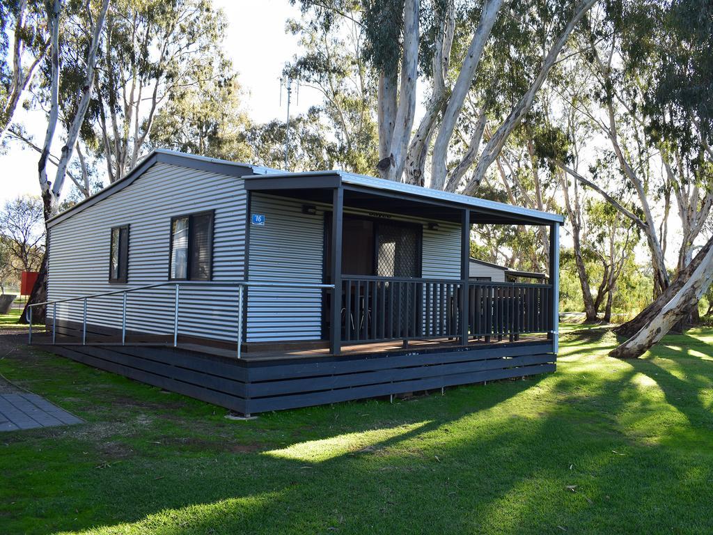 Cohuna Waterfront Holiday Park Extérieur photo