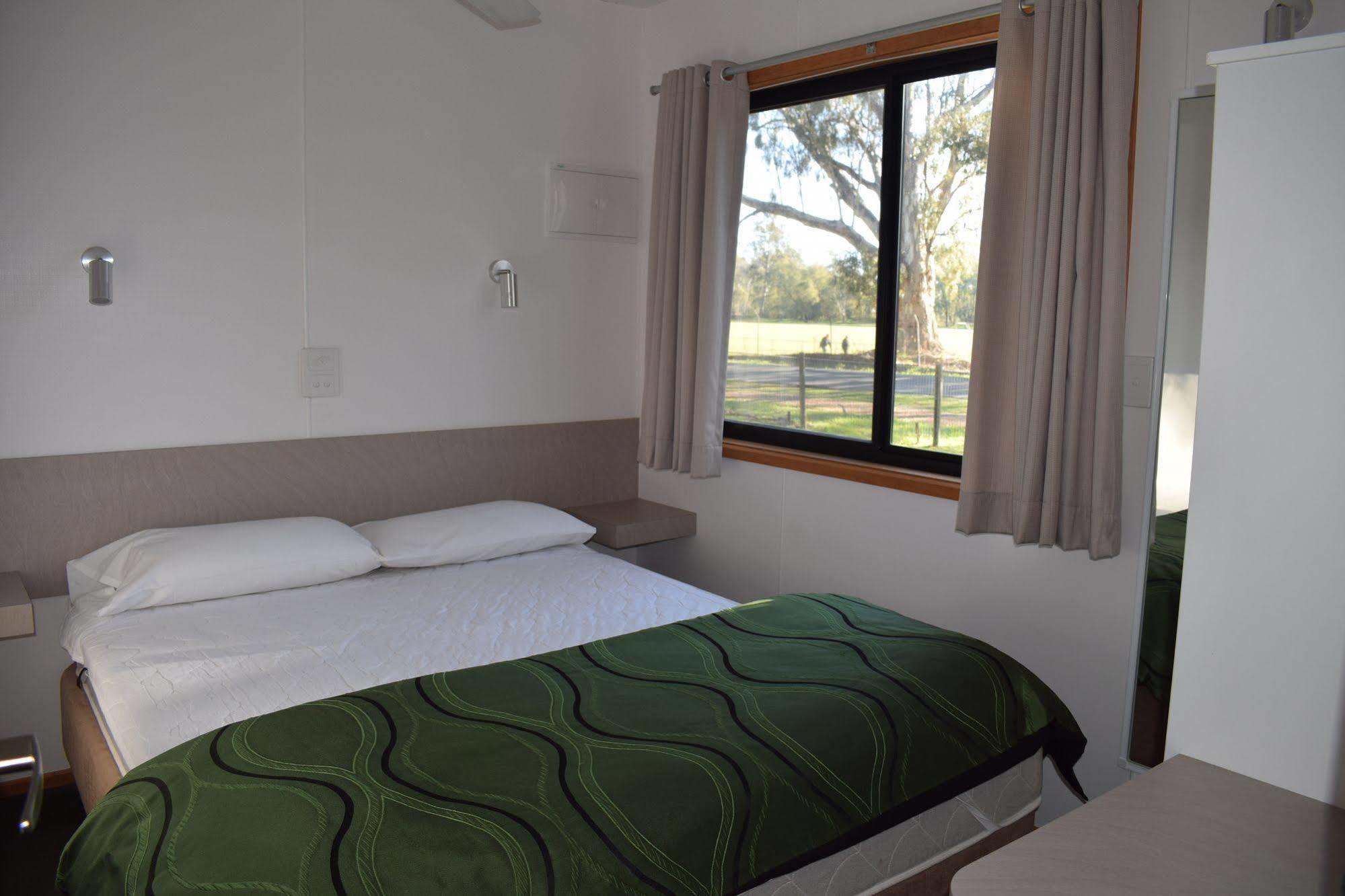 Cohuna Waterfront Holiday Park Extérieur photo