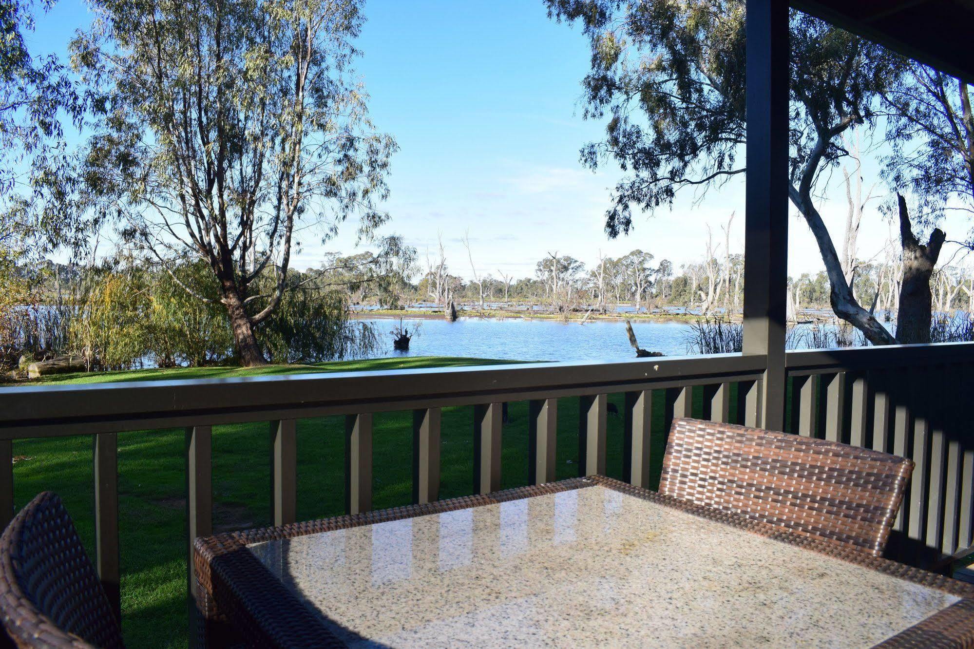 Cohuna Waterfront Holiday Park Extérieur photo